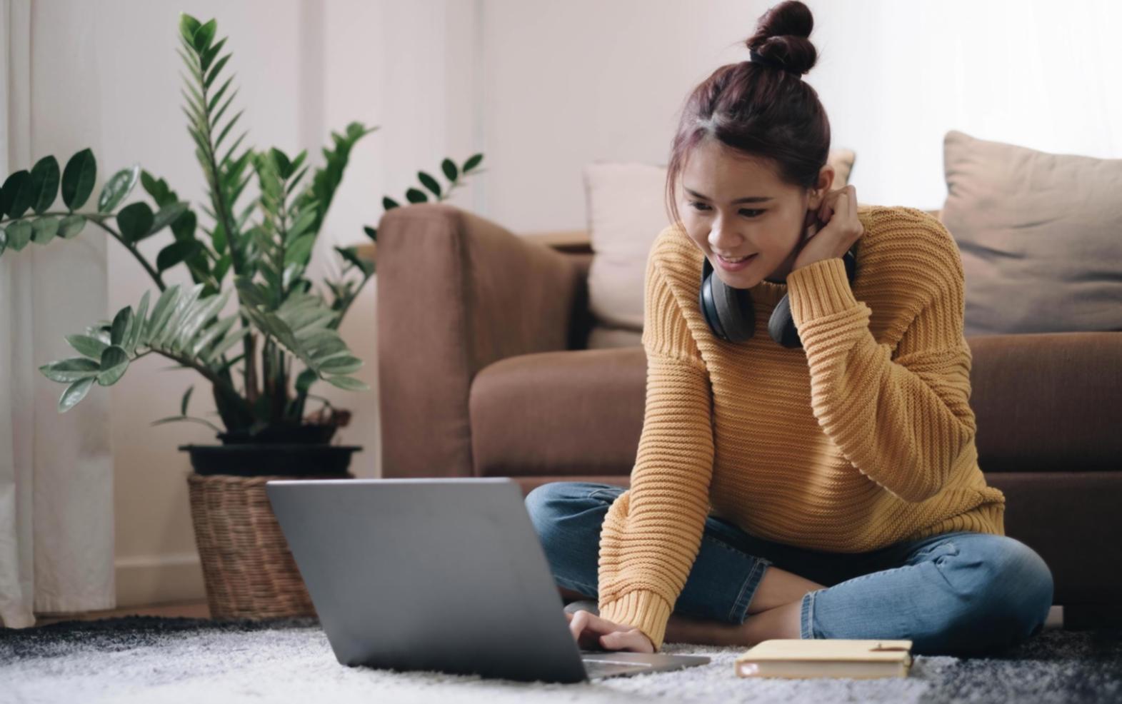 Teilnehmer arbeiten an Finanzanalyse-Projekten